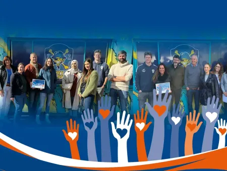 Groepsfoto met deelnemers aan de solidaire teambuilding met City Pirates en StreetwiZe